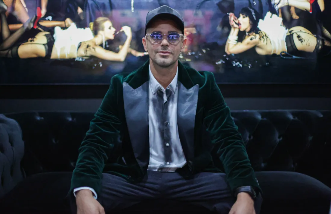 L’artista massanenc va obrir ahir el seu taller per mostrar en públic la sèrie ‘Seven’.