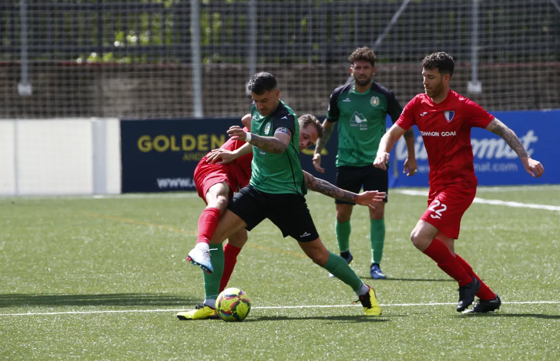 La UE Sant Julià, a punt de baixar.