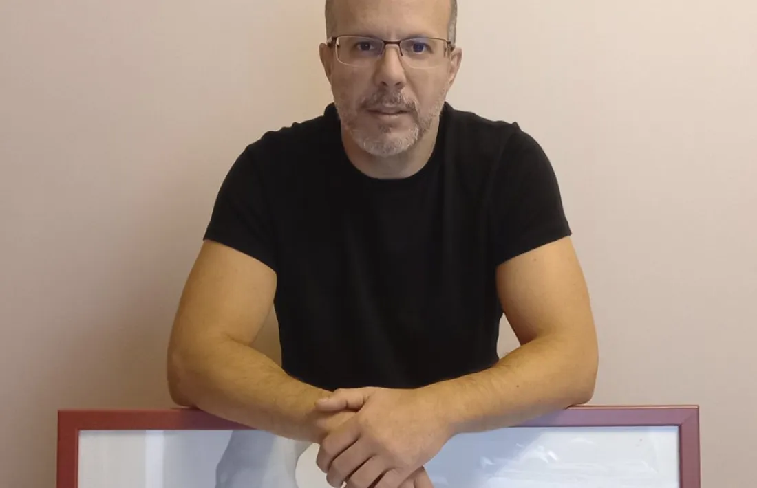 L’artista, narrador, músic i ara també novel·lista canillenc.