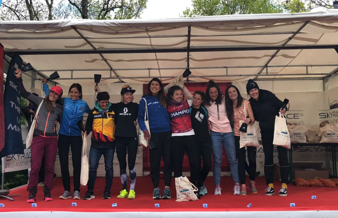 Ariadna Fenés, la segona per l’esquerra, a la Skyrace Des Matheysins.