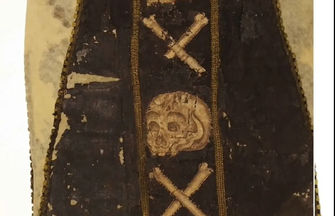 La casulla, abans de ser restaurada.