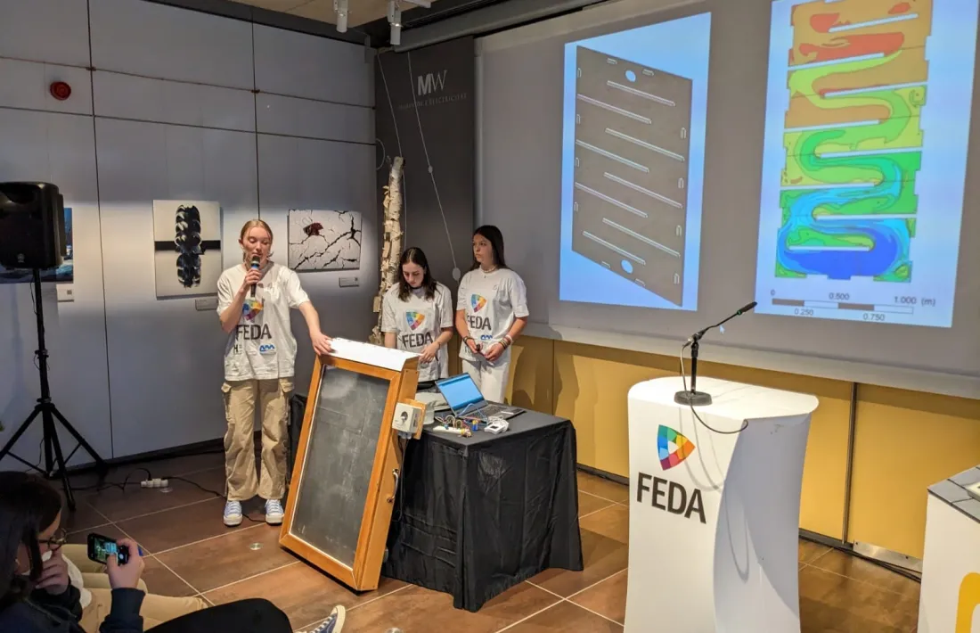 El panell tèrmic aerosolar construït per l'alumnat del Lycée Comte de Foix en el marc del patrocini educatiu de FEDA.