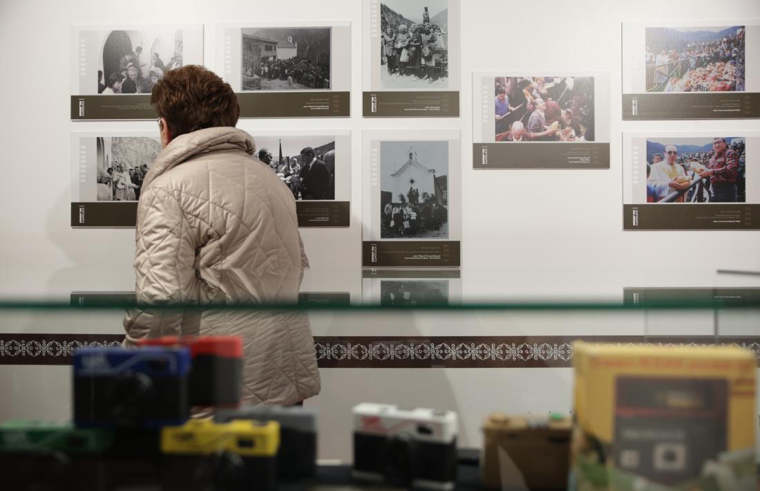 'Clixé de Canòlich' reuneix un centenar llarg de fotografies procedents de col·leccons particulars i mai vistos fins ara.