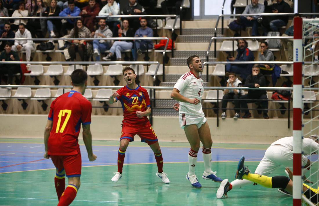 Cristian Gonçalves celebra el primer dels seus dos gols contra Gibraltar.