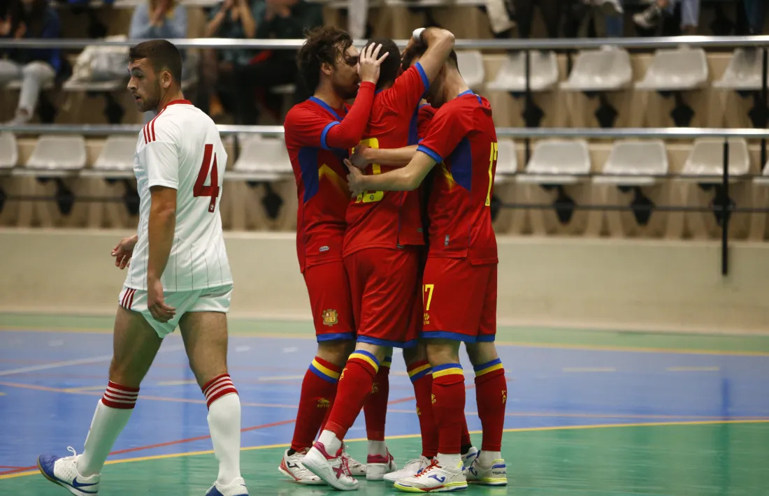 La selecció va golejar sense pietat a Gibraltar.