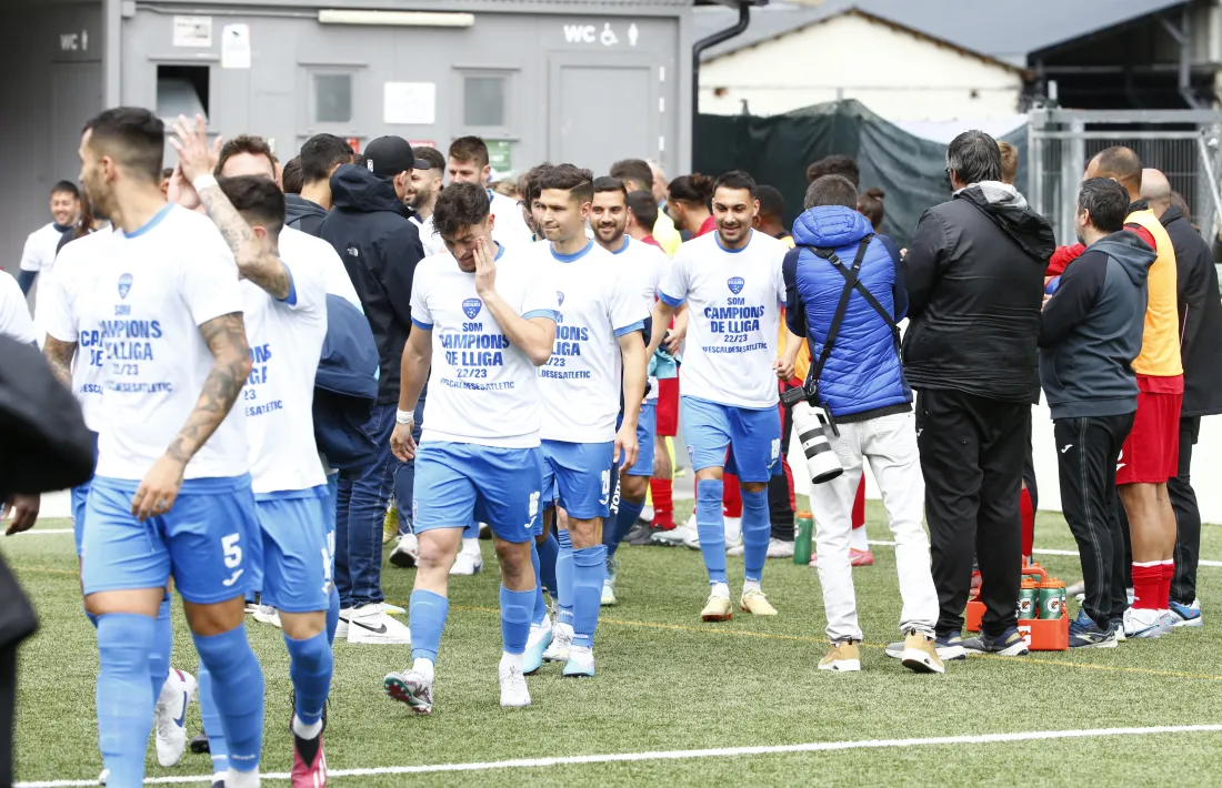 L'Inter Club Escaldes, campió de lliga el curs passat, fent el passadís al vigent campió, l'Atlètic.