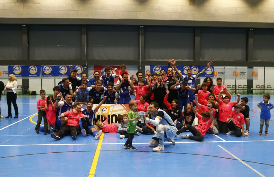 El Sideco FC Encamp tanca la temporada amb doblet, lliga i Canut.