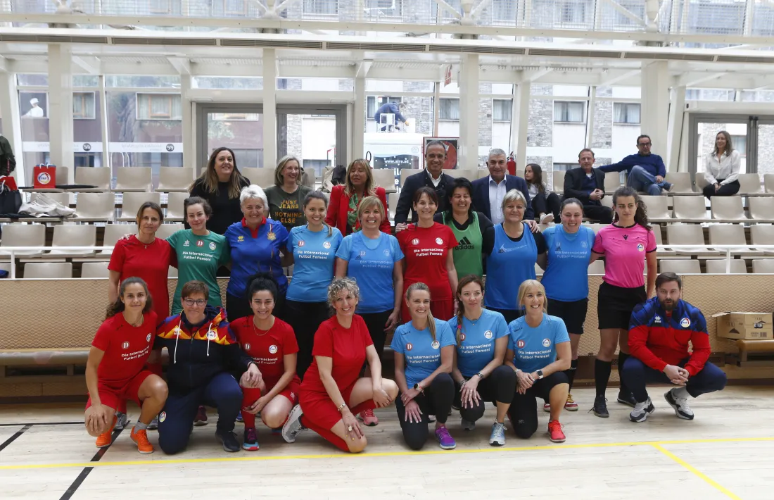 El Dia internacional del futbol femení va comptar amb un partit amistós de futbol sala.