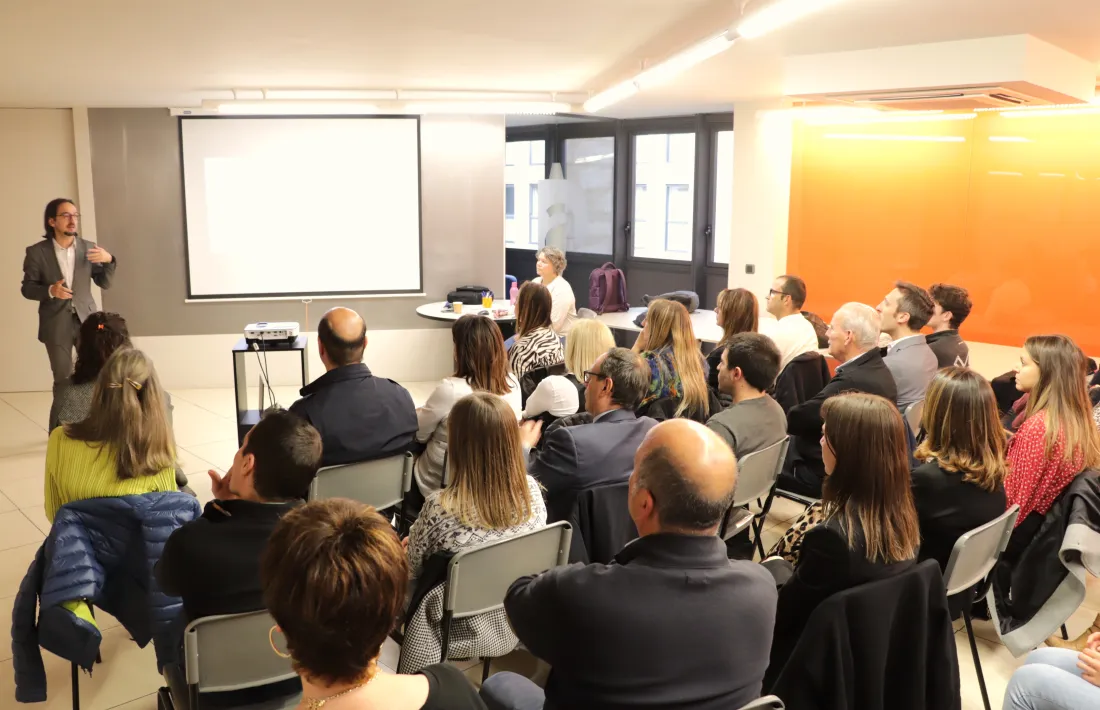 Un moment de la reunió de Demòcrates dedicada a l'acord d'associació.