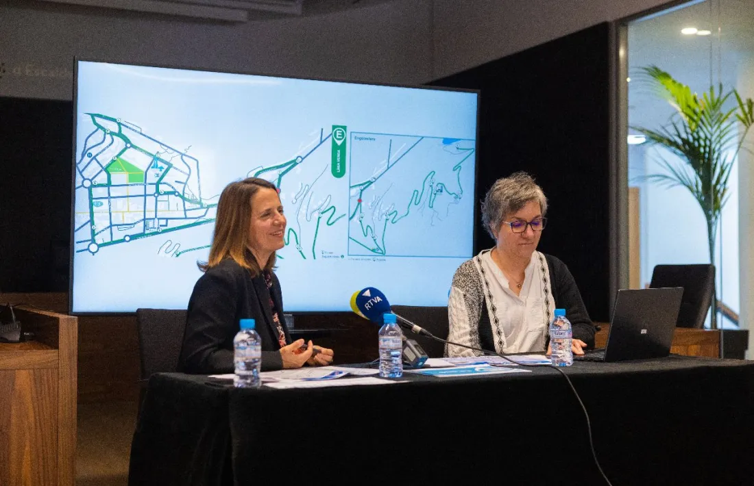 Rosa Gili i Cèlia Vendrell han comparegut aquest matí per explicar els canvis del bus a la demanda.