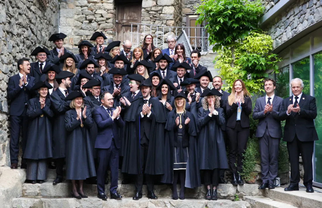 La tradicional fotografia a les escales de Casa de la Vall, ja amb els nous consellers.