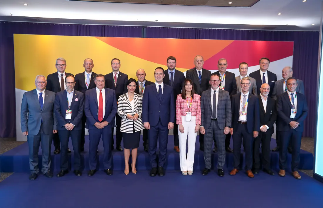 Mònica Bonell i Alain Cabanes, amb Jaume Martí, van assistir a una trobada institucional als Jocs.