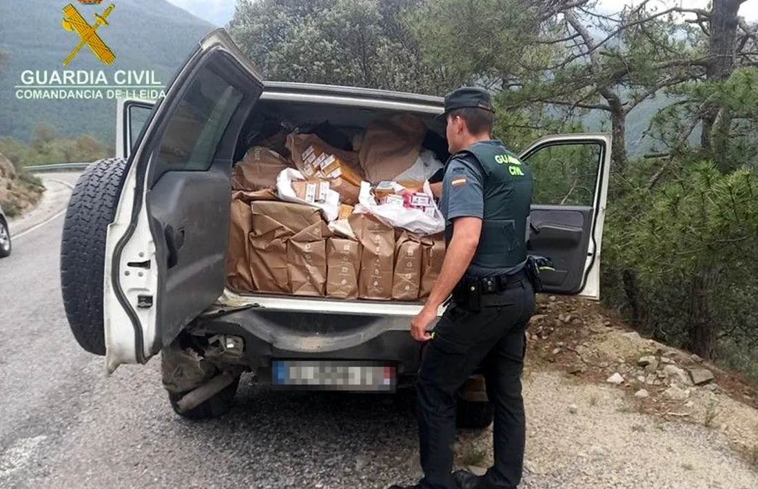 Els agents amb la mercaderia comissada.