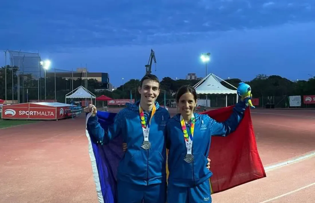 Els atletes Pol Moya i ‘Ari’ Fenés van penjar-se la medalla de plata.