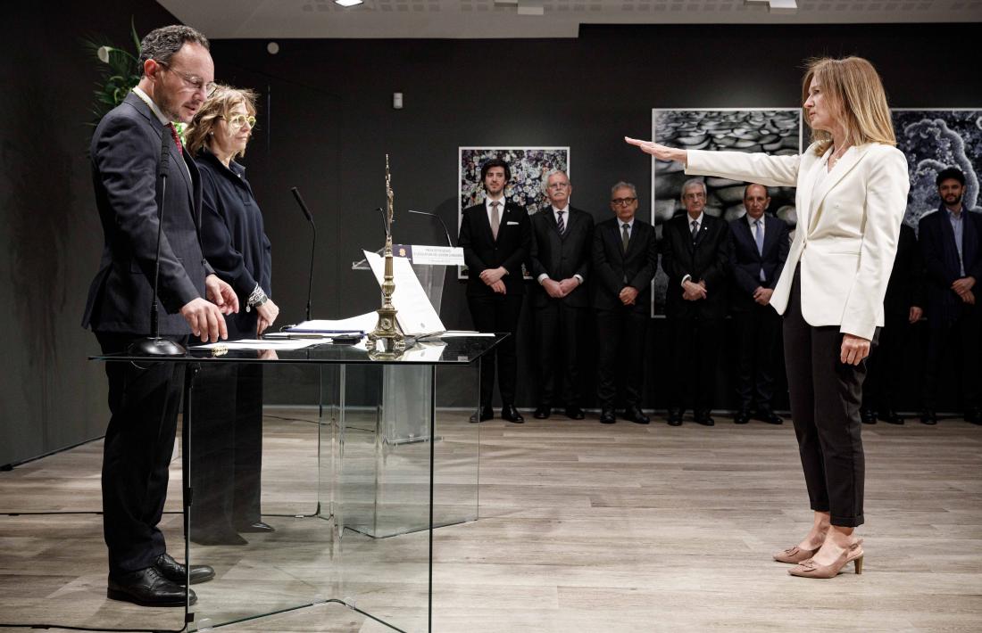 El cap de Govern, Xavier Espot, en el moment de prendre jurament a la  cap del seu gabinet, Sílvia Calvó.