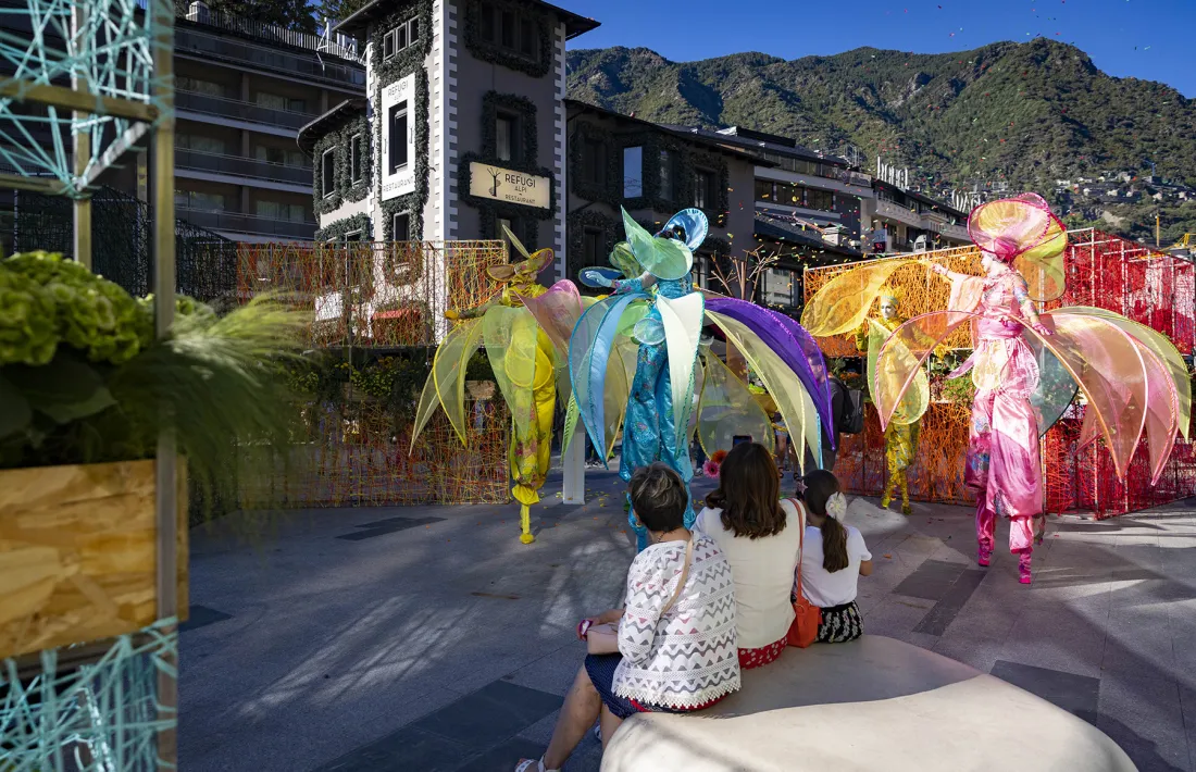 Un dels espectacles de la inauguració de la primera edició de l'Andorra la Vella en flor.