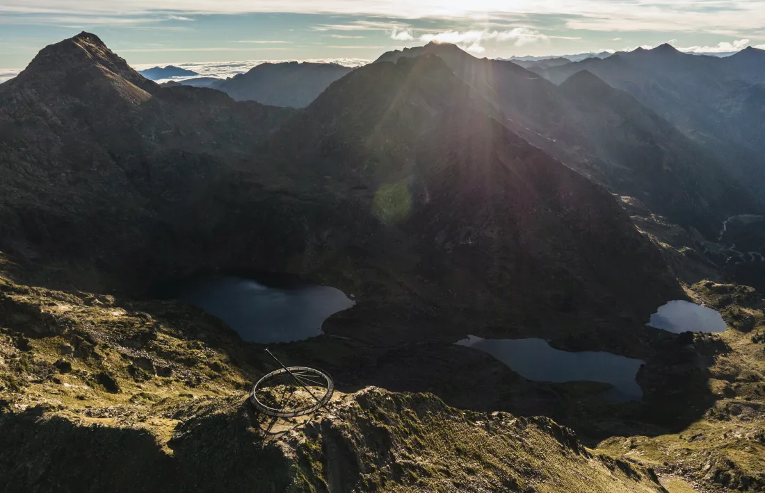 Fins a 63.000 visitants van passar pel Mirador Solar de Tristaina l'estiu passat.