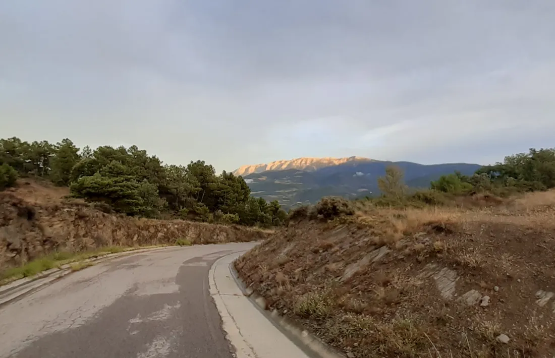 Camí de la Seu a Alàs vorejant el riu Segre. 