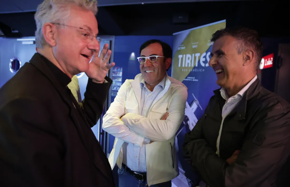 El Coprínceo, Joen-Enric-Vives, i mossèn Pepe Chisvert no es van perdre la presentació de 'Tirites', ahir als cines Illa Carlemany.