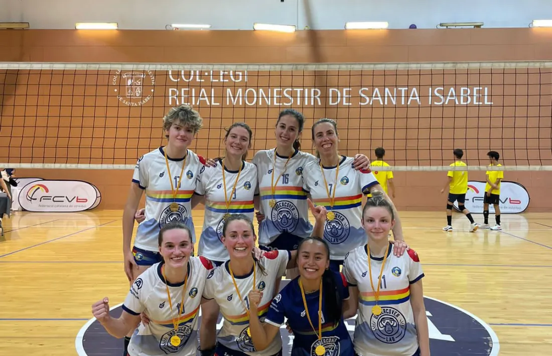 El CV Encamp, amb el títol de campió.