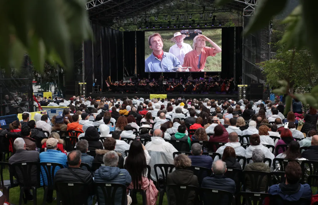 El doctor Grant i senyora, amb el magnat Hammond, sembla que veuen visions.