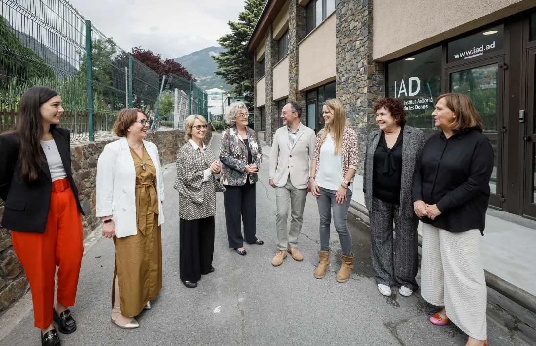 Espot i Cadena durant la visita a l'Institut Andorrà de la Dona.