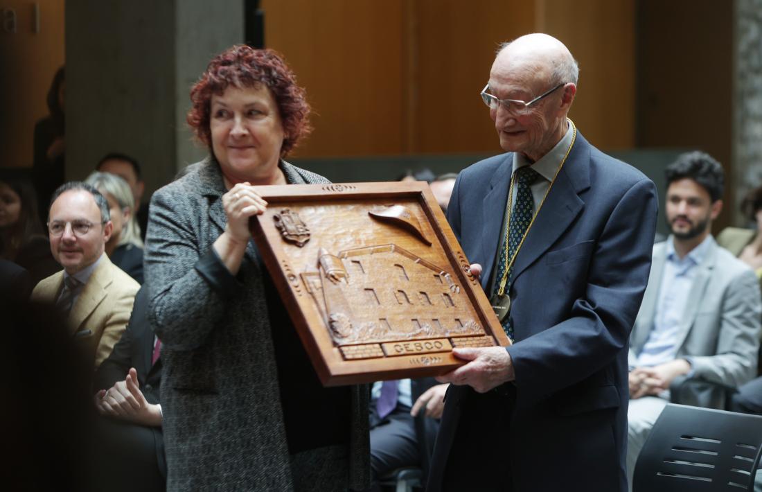 Josep Marsal ha rebut el reconeixement del Gesco per la dedicació al servei públic.