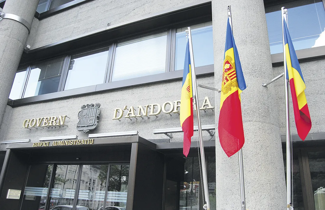 La façana de l'edifici administratiu de Govern.