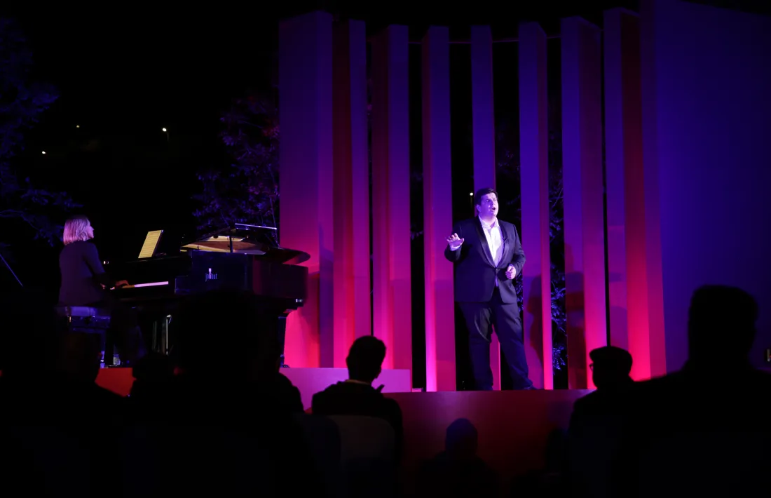 Dytiuk va cantar amb l'acompanyamernt de la pianista bielorrussa Maria Nikitin.