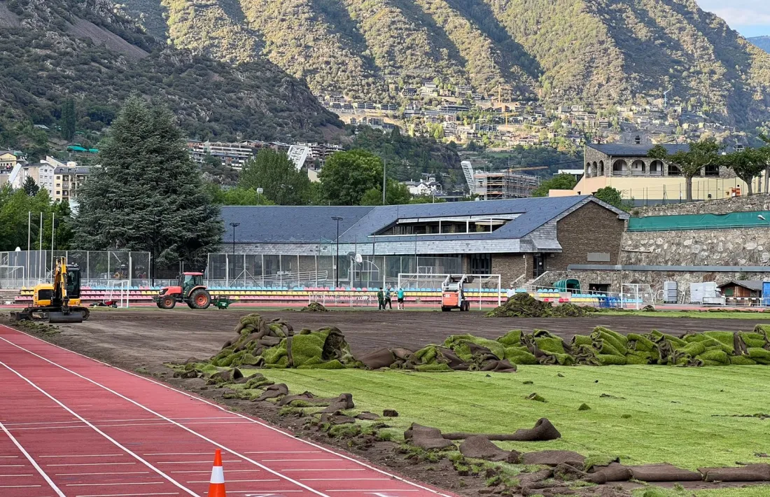 L’FC Andorra va sufragar el canvi de gespa de l’Estadi Comunal Joan Samarra i a canvi va renovar el conveni d’ús fins al 2024.