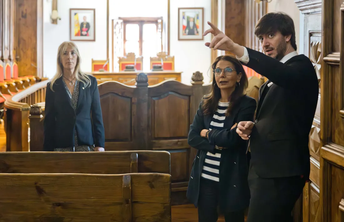 Els síndics generals, Carles Ensenyat i Sandra Condina, han mostrat Casa de la Vall a la representant de l'ONU.