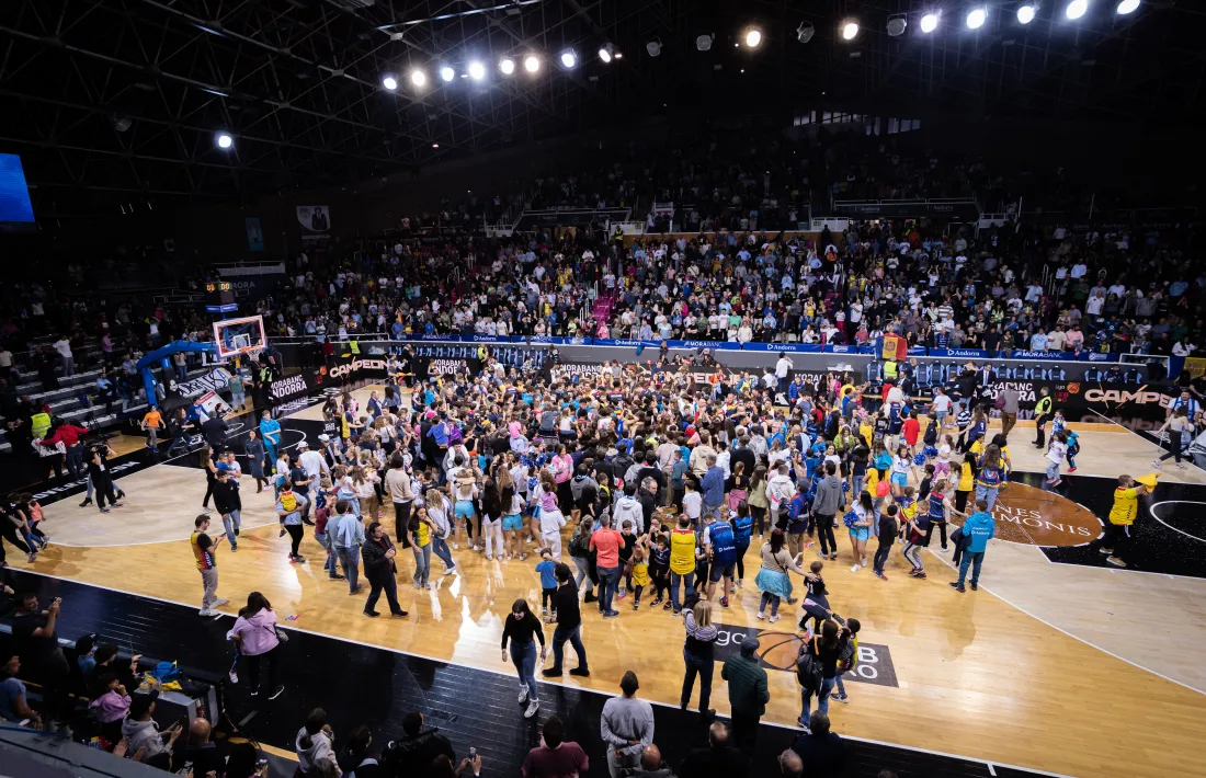 L’afició del MoraBanc, entregada. 