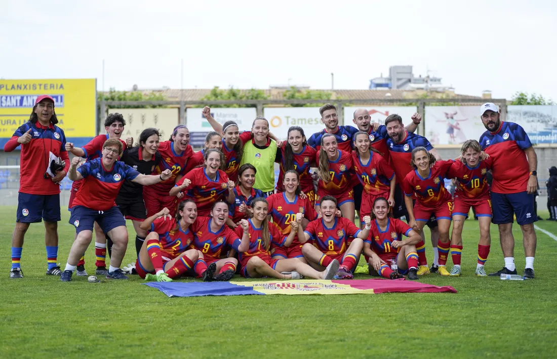 La selecció absoluta femenina va celebrar el triomf a Palamós contra Aràbia Saudita.