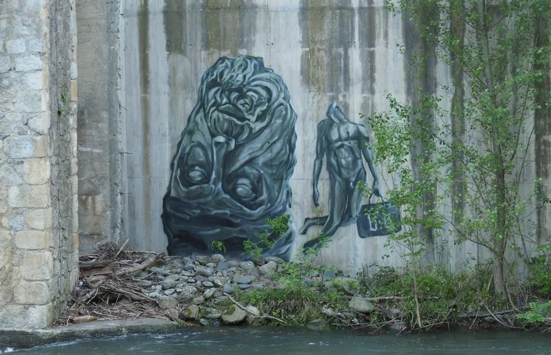 També una mica d'art sota el pont de Castellciutat. 