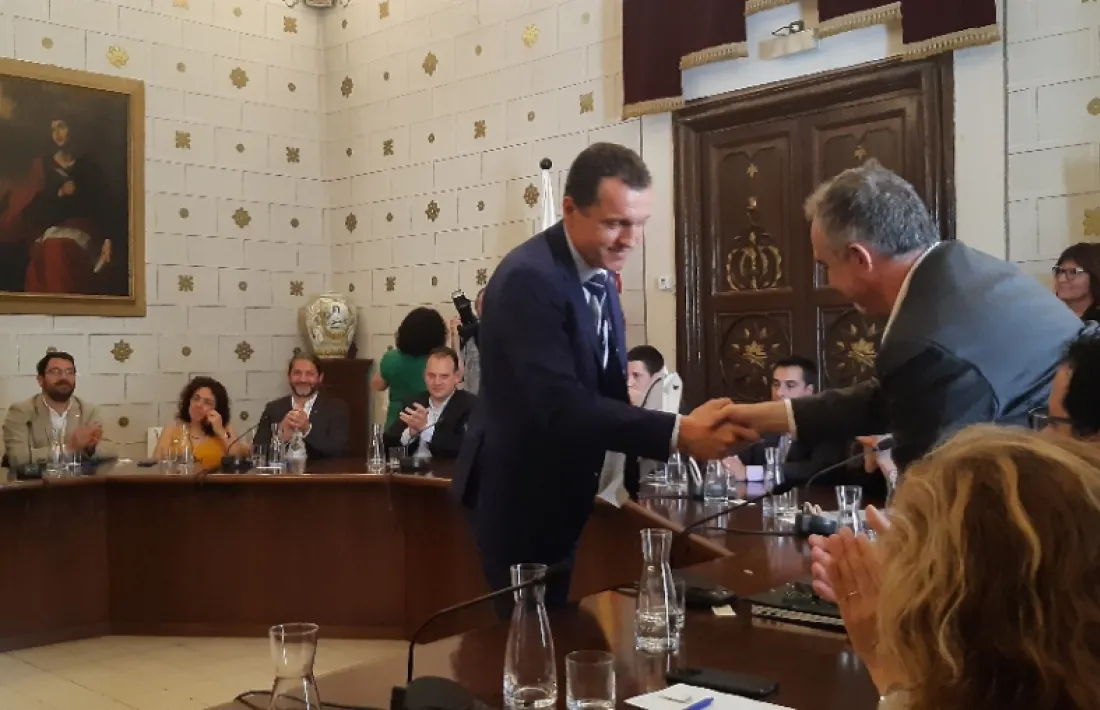 Ordeig i Fàbrega: salutació de parlamentari a parlamentari. 