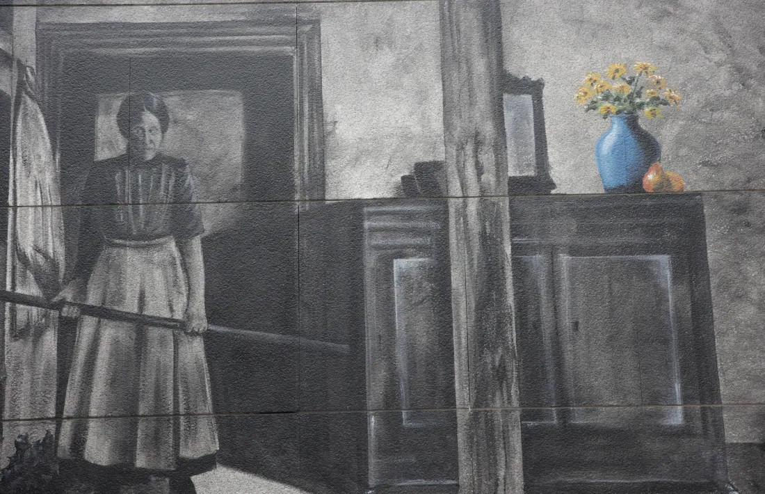 Al primer pis, la cuina amb l''escudeller, amb la mestressa, al segon, els dormitoris , i al cap de casa, l'assecador de tabac.