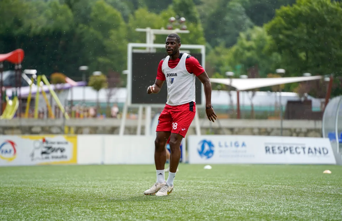 Niko Kata en un entrenament amb l'Inter Club d'Escaldes.