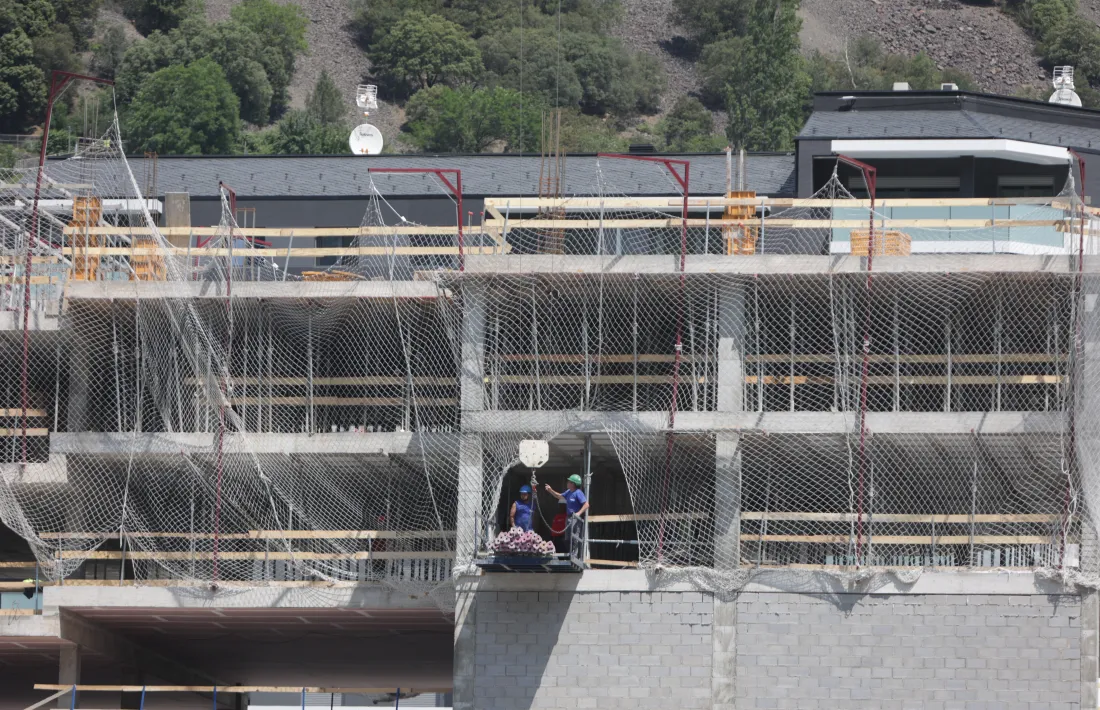 La construcció continua exercint de motor econòmic, tot i que el ritme de superfície visada s’ha frenat respecte al curs passat.