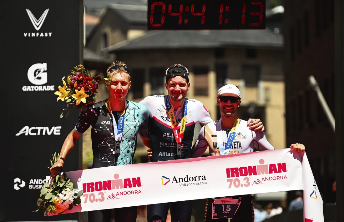 Jan Frodeno al calaix més alt del podi amb el també alemany Jonas Schomburg i el català Jordi Montraveta.