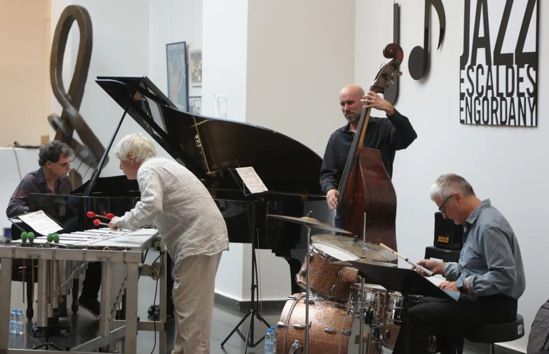 Concert ‘improvisat’ al vestíbul del Prat del Roure: el canvi va venir bé. 