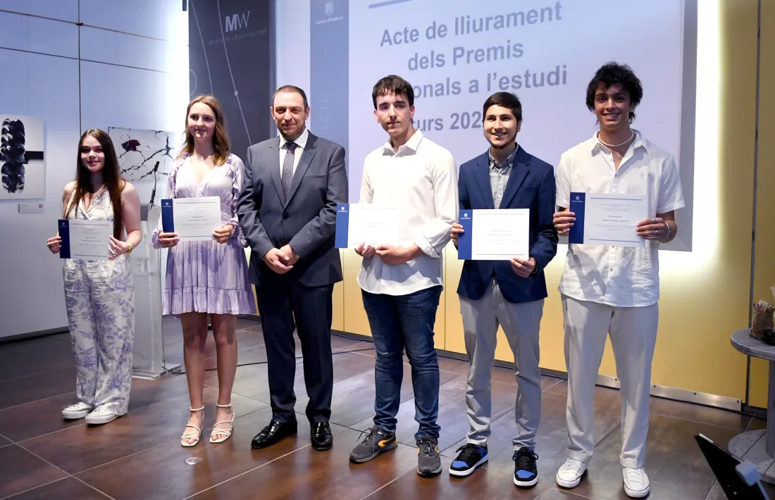 Bardina amb els cinc premiats.