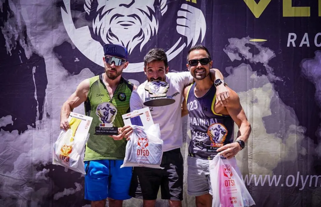 Adrià Puig acompanyat per Aleix Leida i Pau Nacenta al podi de la Cronos Track de l’Olympus Race Andorra.