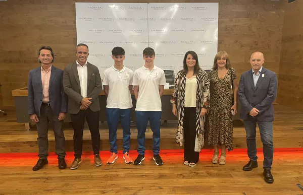 p._21_equip_foje_andbank_foto_govern