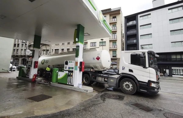 _gasolinera_-_facundo_santana_0