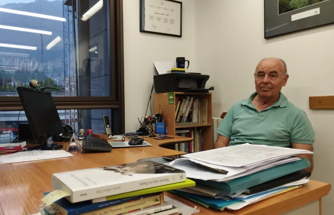 Claude Benet, al despatx de Centre Andorrà de Llengües, el dia abans de tancar l’acadèmia.