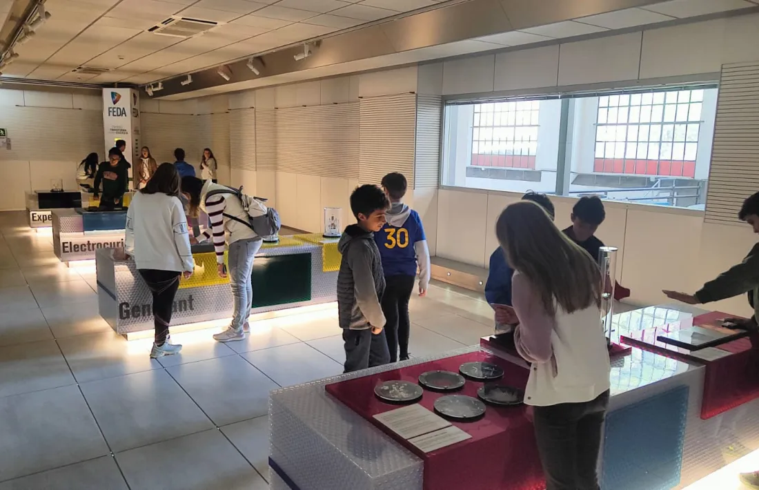 Escolars al MW Museu de l'Electricitat. 
