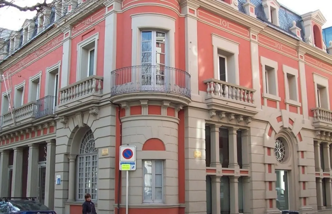 Exterior del Consell Comarcal de l'Alt Urgell. 