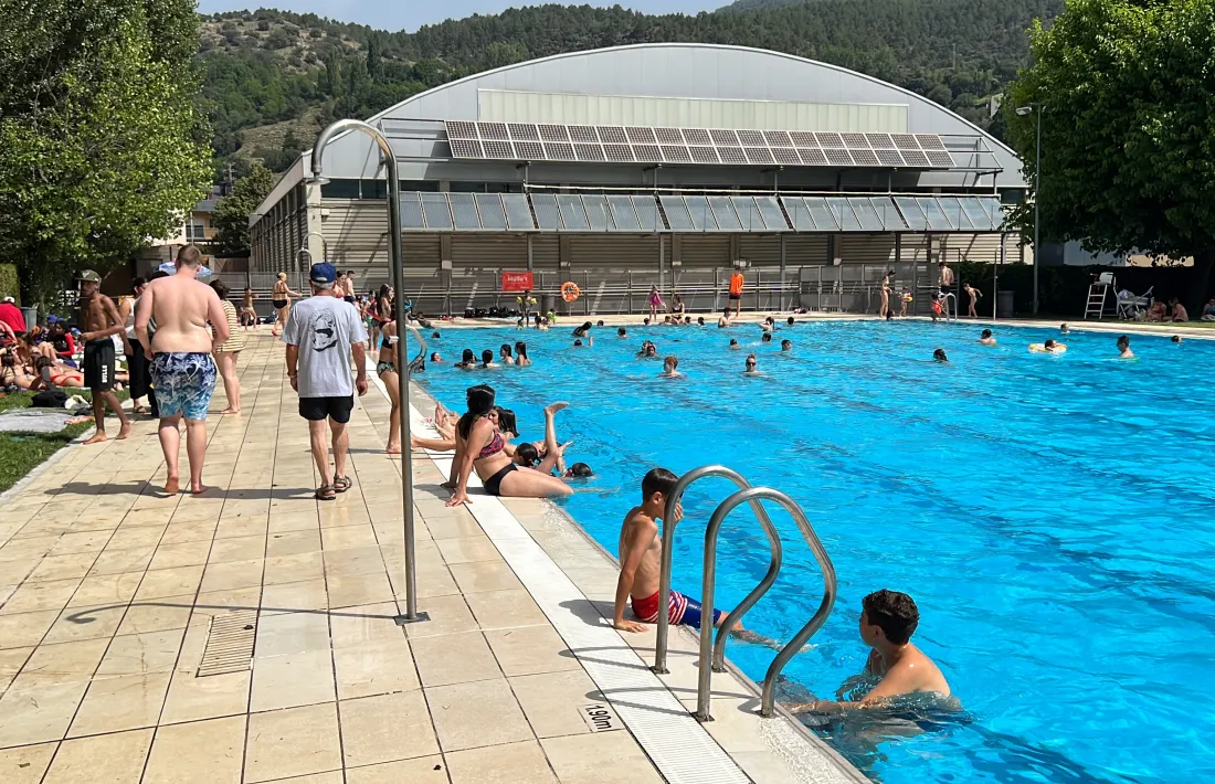La piscina municipal de la Seu, gratuïta per als col·lectius vulnerables durant l'episodi de calor extrema.