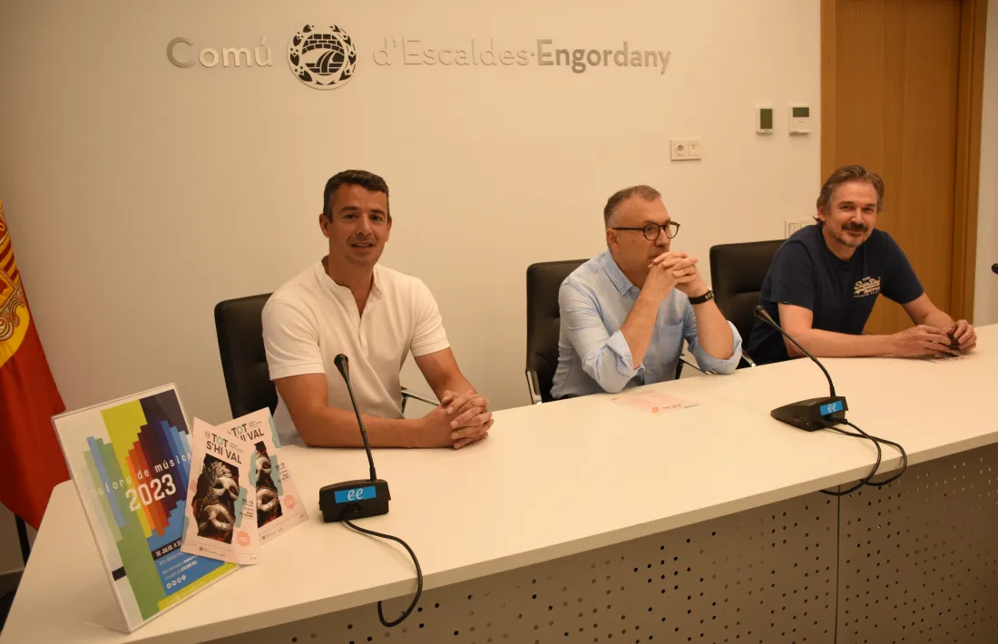 Un moment de la presentació del festival de l'Esbart Santa Anna per la festa major.