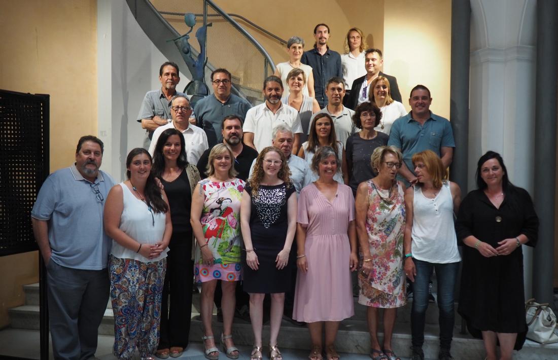 Foto de família de la nova corporació, amb Lladós a la capçalera i Sellés a dalt de tot, a la dreta. 